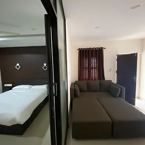 Town Hub Hotel Valancheri